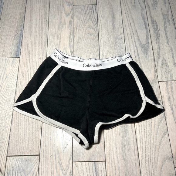 Calvin Klein shorts - Picture 1 of 3